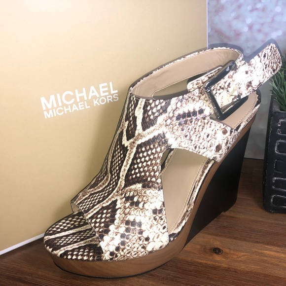 MICHAEL KORS WEDGE SHOES - Picture 7 of 7